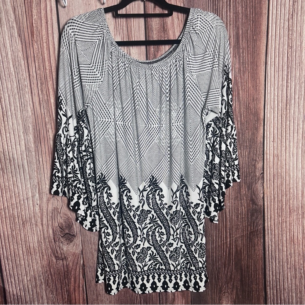 (0005) Women’s: XL Bell Sleeved Tunic Top- T2
